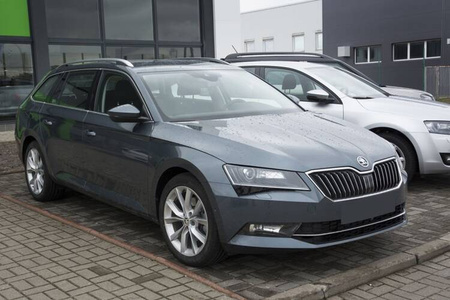SKODA SUPERB 3 комби Черна защитна капачка на задната броня (тапицерия)